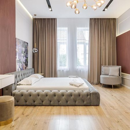 Leogrand Apartments On Leontovycha 17 Lviv Eksteriør billede